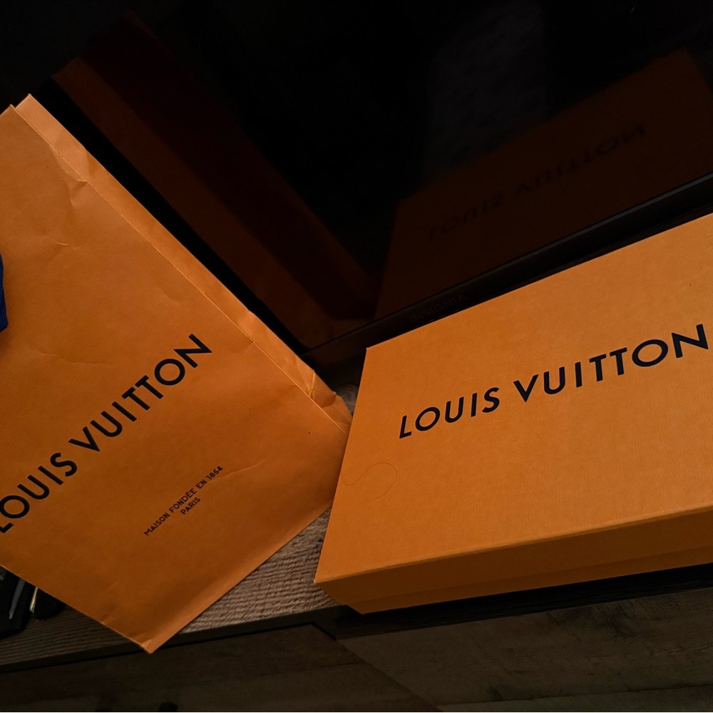 Authentic Louis Vuitton My Manogram eclipse scarf, 100% wool - Picture 4 of 6